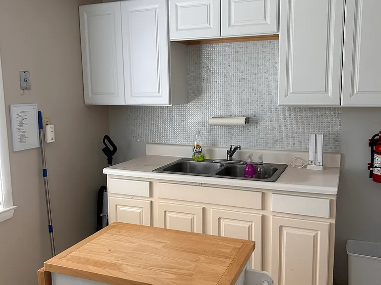 229 Townsend Ave — Photo 8