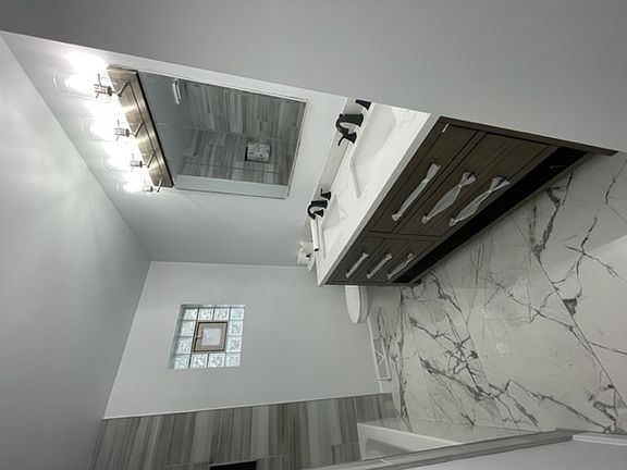 5th image of 9739 Oak Park Ave