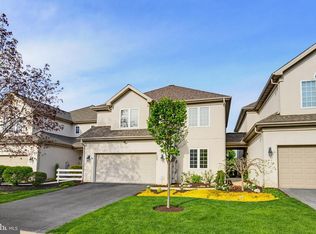 704 Woodfield Dr, Lititz, PA 17543