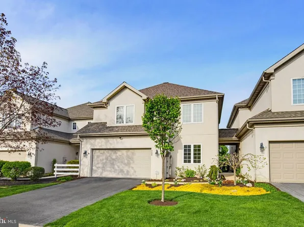 704 Woodfield Dr, Lititz, PA 17543