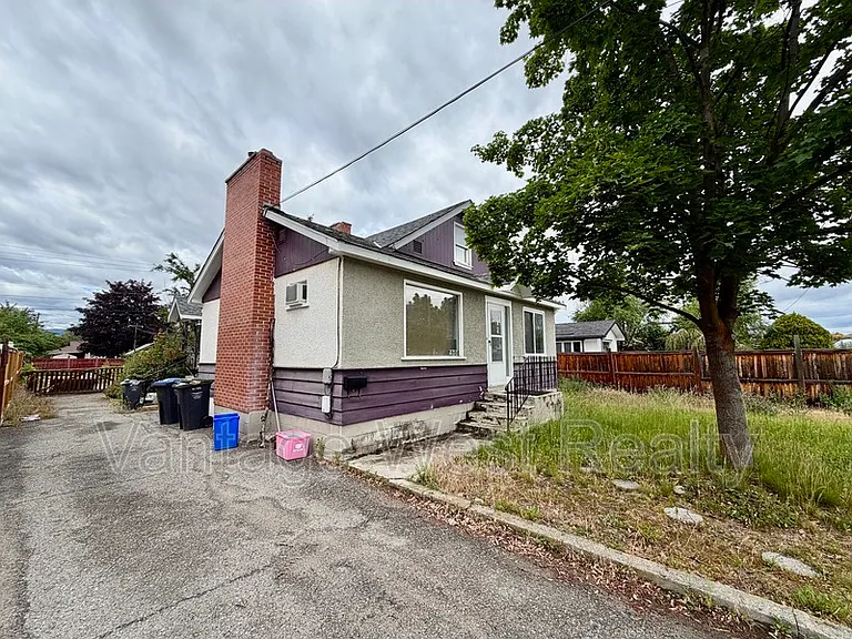 400 Dougall Rd N — Photo 8