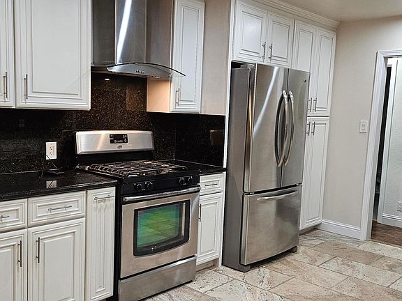 4th image of 242 Laumer Ave #1