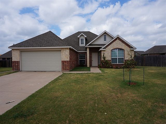 1st image of 520 Castlebrook Ct