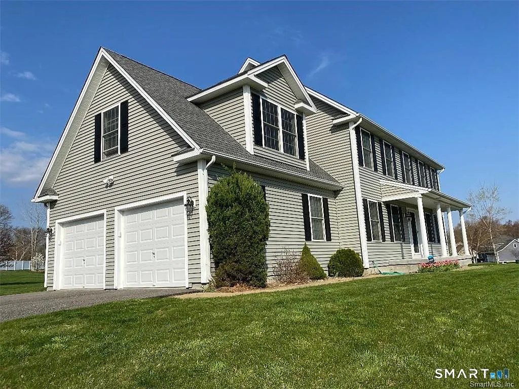 4 bed, 2.5 bath, 3772 sqft, $3,500 — Photo 2