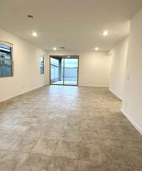 Spacious living/dining area