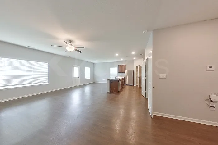 4 bed, 2.5 bath, 2002 sqft, $1,965 — Photo 3
