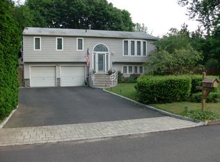 196 Minrol St, Port Jefferson Station, NY 11776