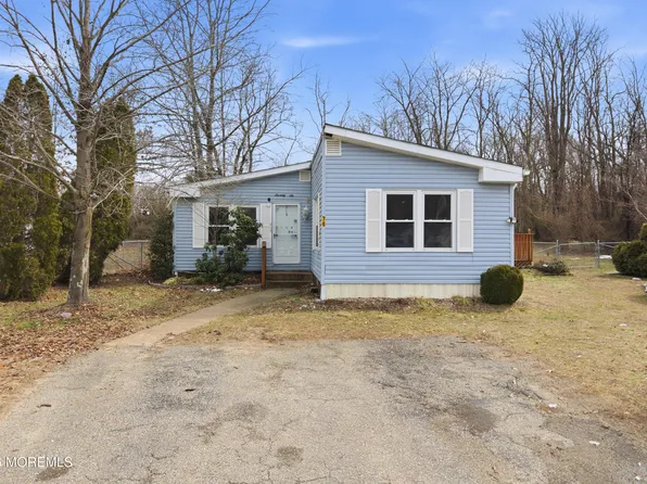 76 Deer Way, Manalapan, NJ 07726