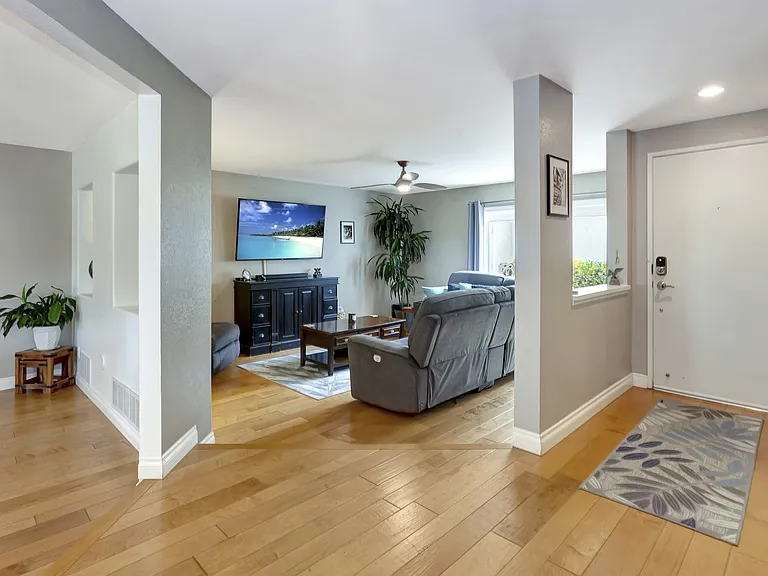 3 Holly Hill Ln — Photo 4