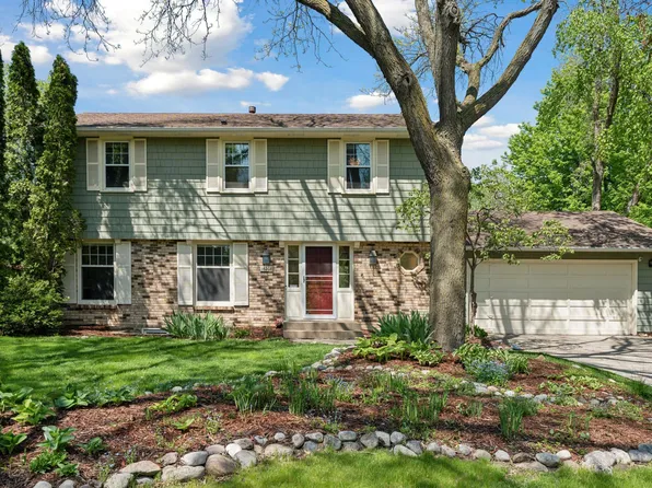16208 Kensington Ct, Minnetonka, MN 55345