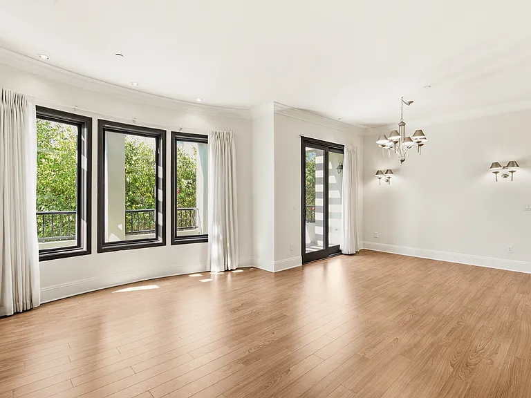 10305 Almayo Ave #404 — Photo 24