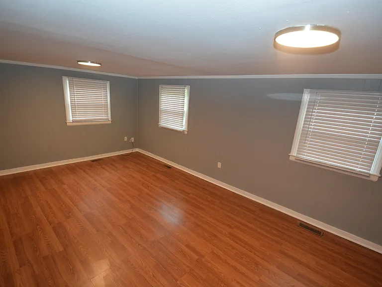 519 Tuggle St — Photo 9