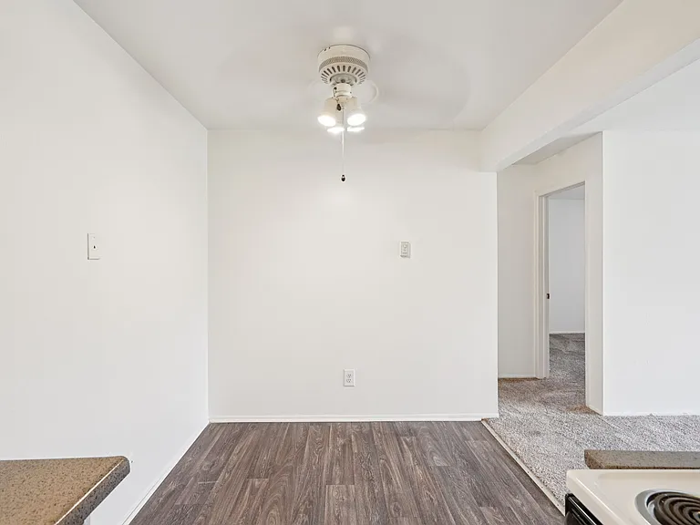 Outer Drive Manor Apartments — Photo 47