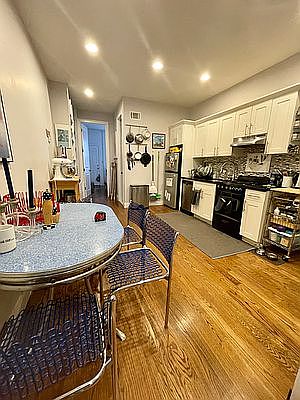 3rd image of 55 Ten Eyck St APT 1R