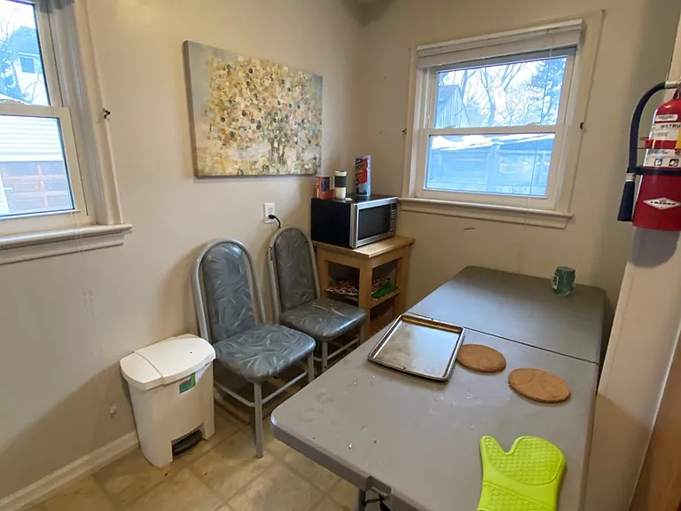 81 Elgin Cres #3 — Photo 7