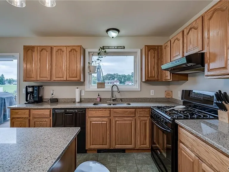26202 Lafave Rd — Photo 16