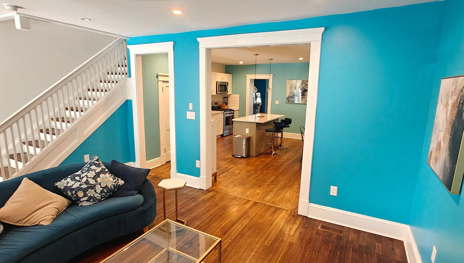 Renovated row house minutes from Downtown — Photo 4
