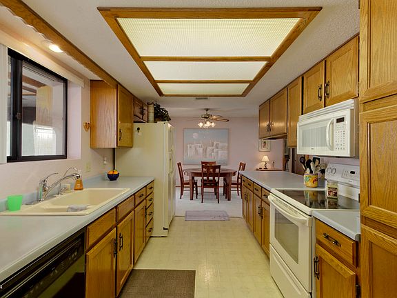 5th image of 319 Kaibab Ln
