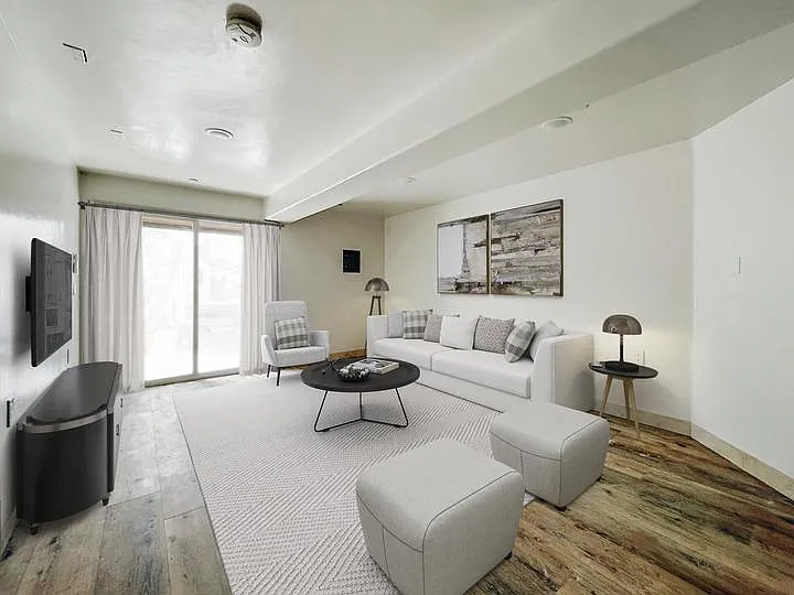 3 bed, 1025 sqft, $4,150 — Photo 1