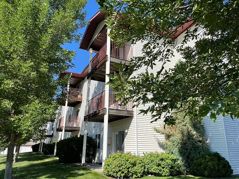 Turnpike Apartments — Photo 13