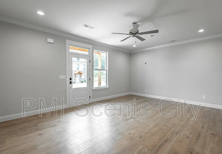 1904 Cypress Ln — Photo 10