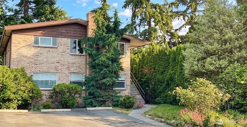 2nd image of 6746 24th Avenue NW