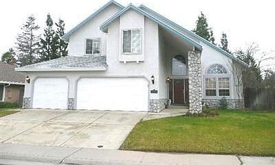 Great Curb Appeal!