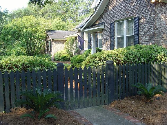 Side Entry from Driveway