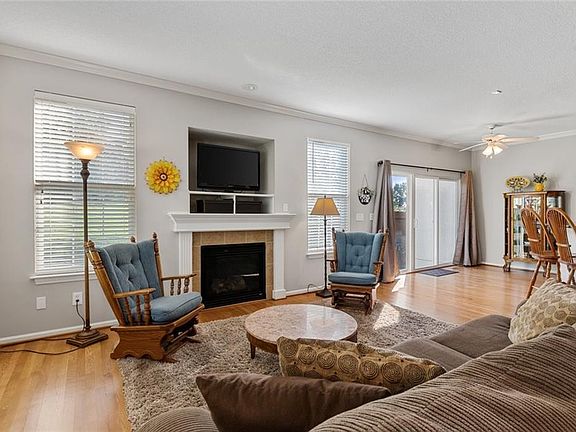3rd image of 16201 Linden St