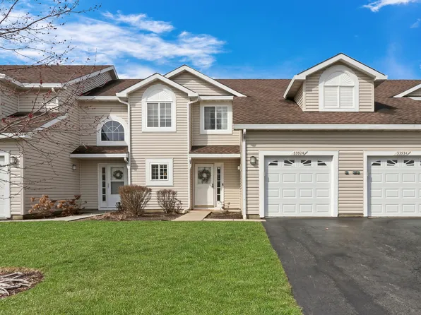 33924 N Berwick Ln, Gurnee, IL 60031
