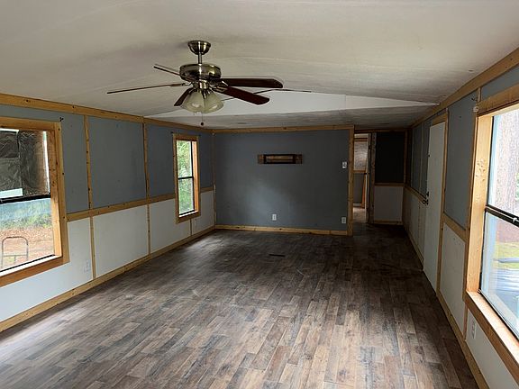 4th image of 157 Richardson St