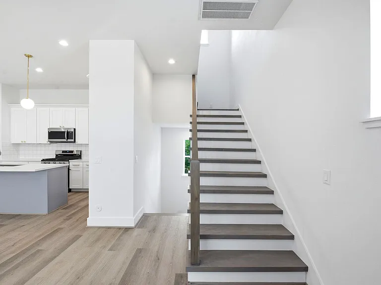 7709 Earl Rudder Way — Photo 32