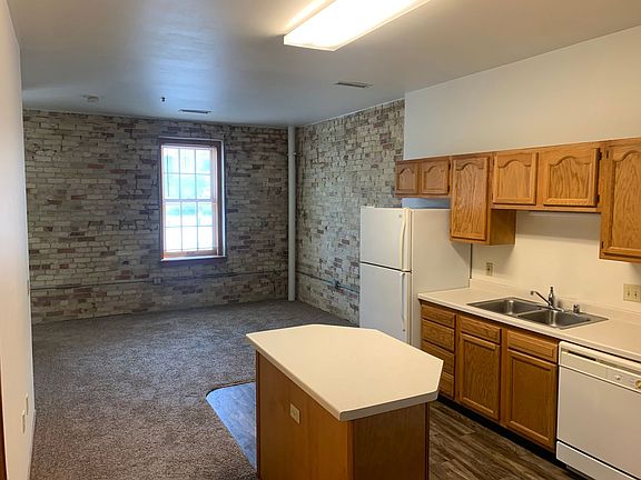 4th image of 134 Main St #222