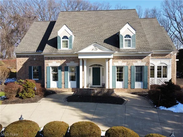 3660 Hughstowne Dr, Akron, OH 44333