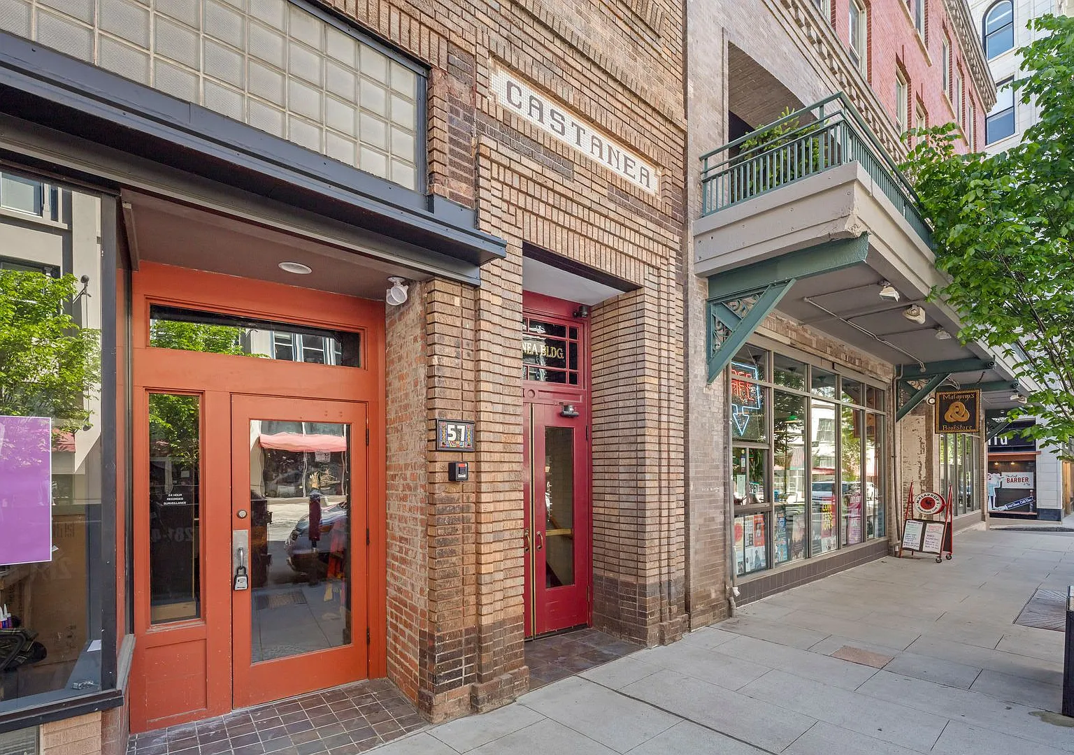 Charming Two-Bedroom Apartment in Downtown Asheville — Photo 1