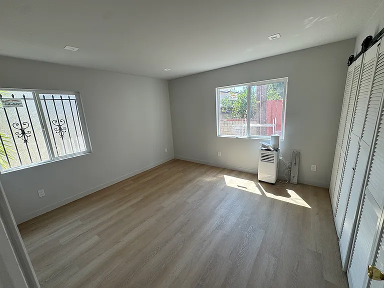 2621 Hillcrest Dr #1/2 — Photo 11
