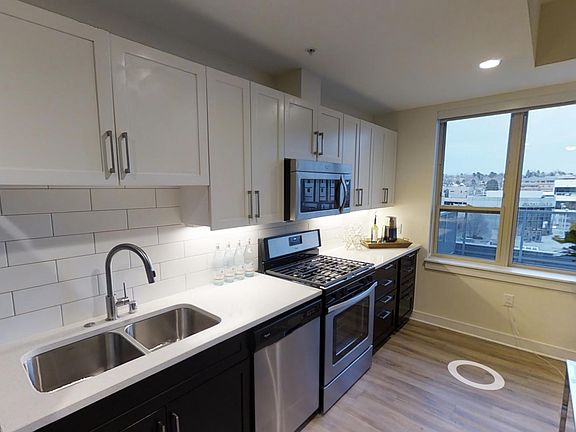 3rd image of 158 Steele St #901