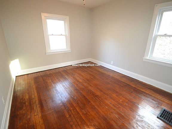 3rd image of 540 Fairbanks Ave
