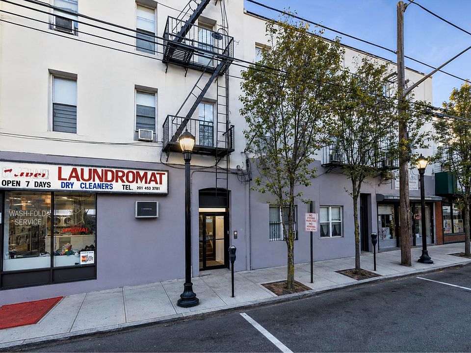 1st image of 325 37th St #4