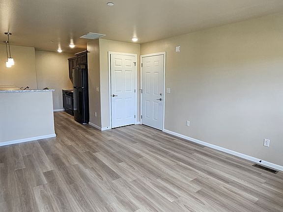 4th image of 443 Neel St #304