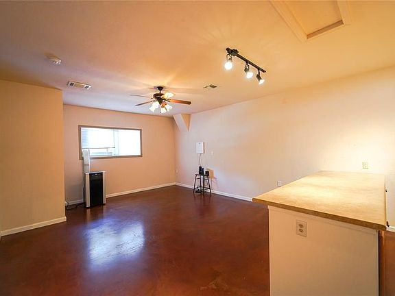 2nd image of 2401 1/2 De Soto Dr #A