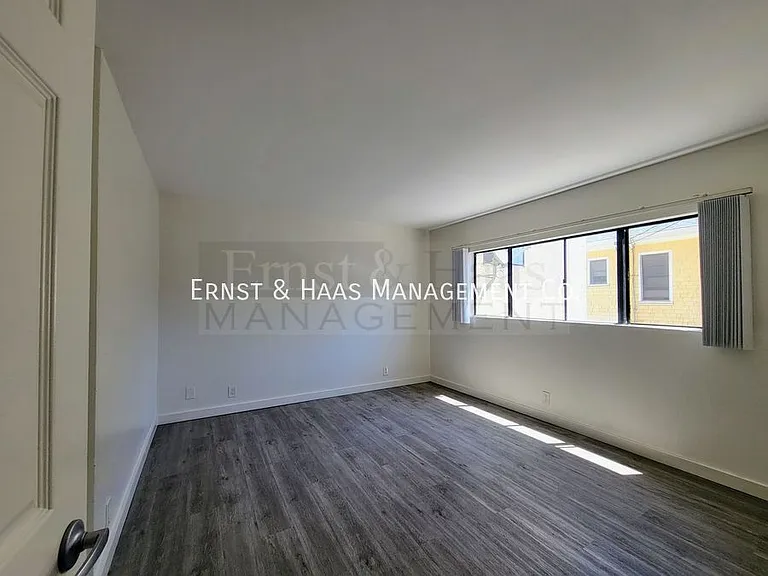 411 W 4th St #3 — Photo 12