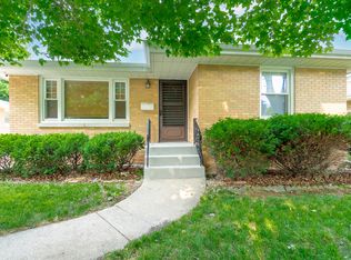 1613 Clement St, Crest Hill, IL 60403