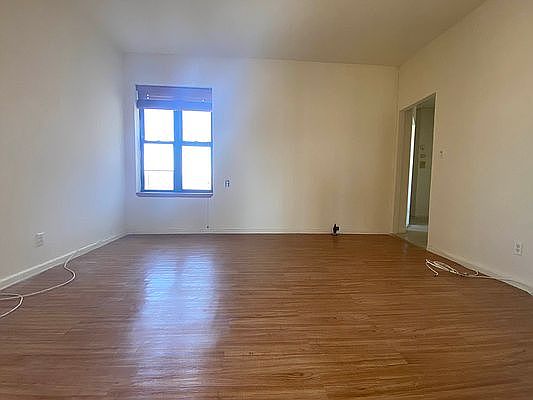 4th image of 31-53 34th St #B1
