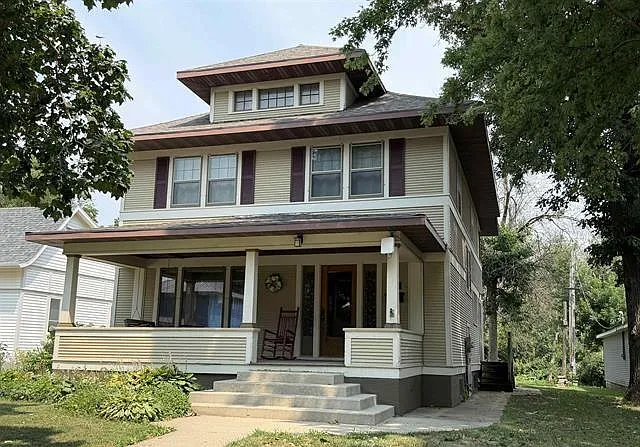 3 bed, 1968 sqft, $189,900 — Photo 1