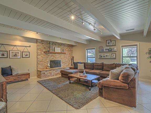 5th image of 8821 Camino Osito NE