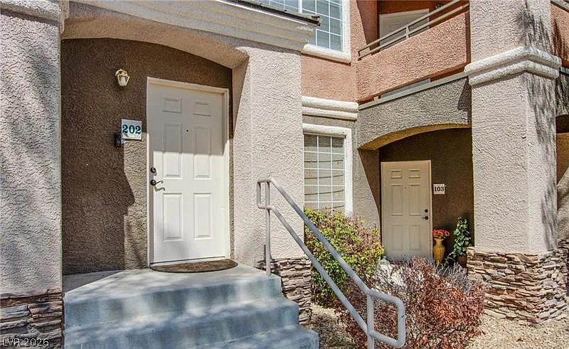 2 bed, 2.0 bath, 1074 sqft, $1,790 — Photo 1
