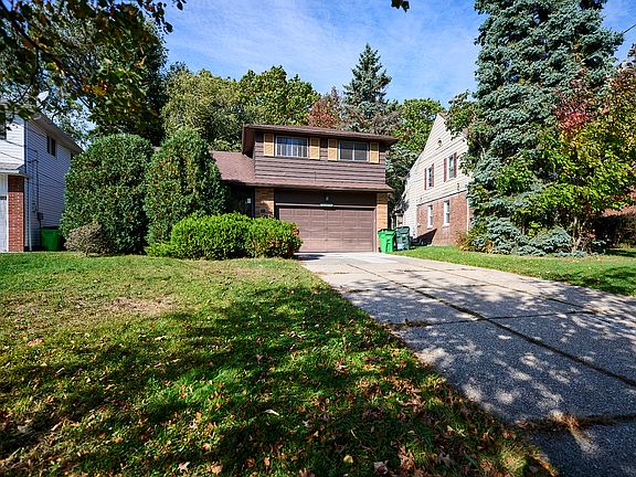 4th image of 23805 Greenwood Rd
