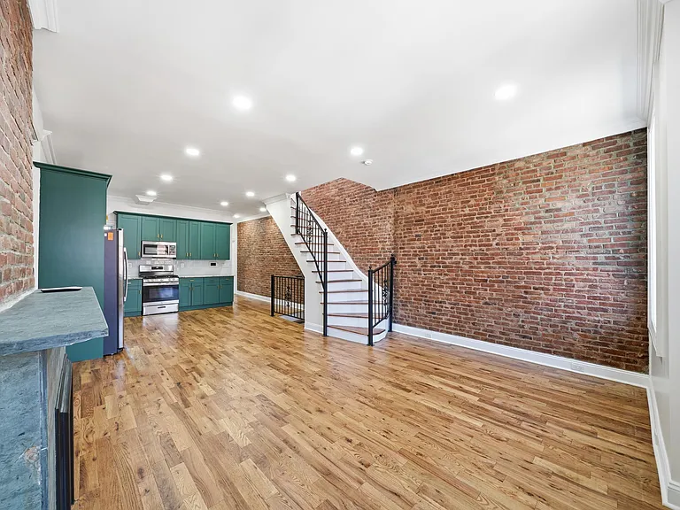37 Astor Pl #2 — Photo 7