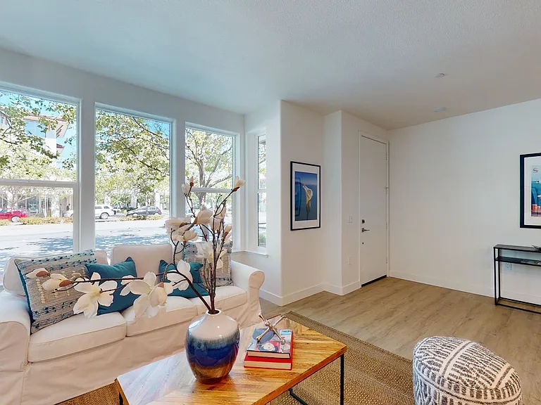 1001 Doubles Dr — Photo 3